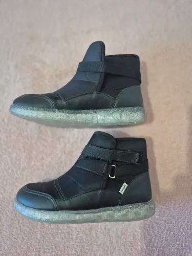 Botas pretas da Pampili combinam muito estilo, conforto e segurança para as meninas n 31.