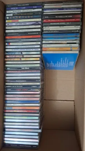 233 CD´s de musicas nacionais, seminovos, em bom estado de conservação, a partir