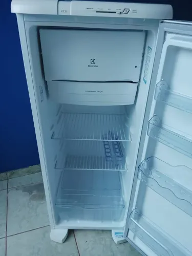 Geladeira 220w