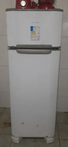 Vende-se esta geladeira