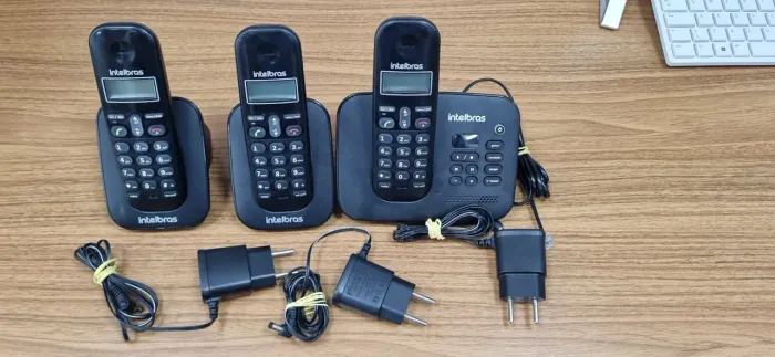 Kit telefone sem fio Intelbras.