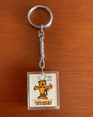 Chaveiro antigo sal tigre 