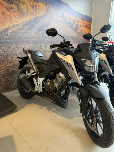 CB 300F CBS 26/2026 EMPLACADA