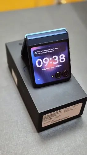 Moto Razr 60 zerado