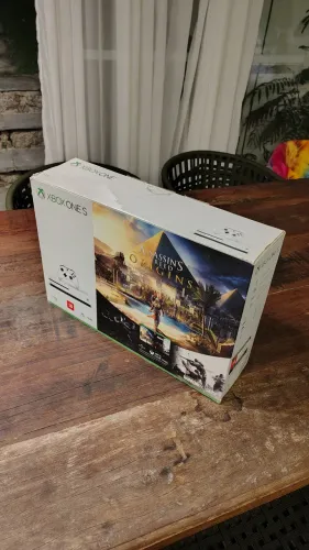 Xbox one S 1 TB + Gears of war 4