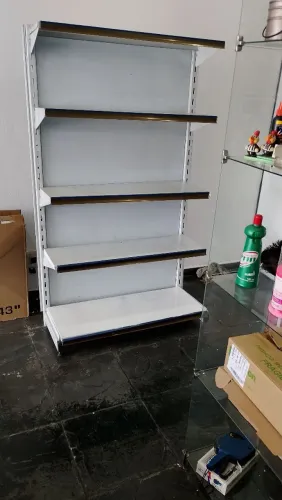 Prateleira de ferro