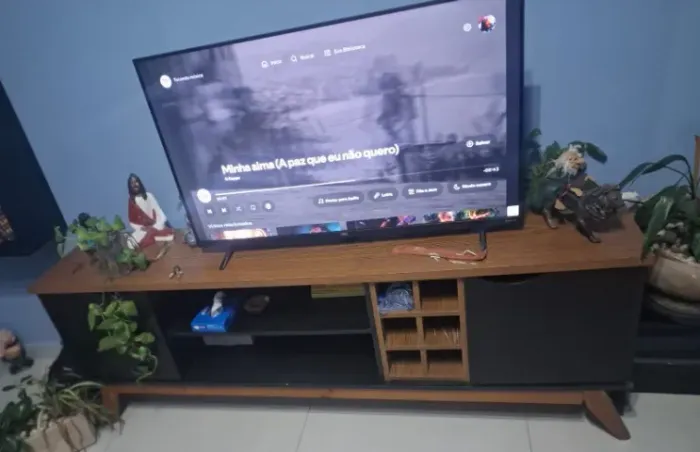 Rack para TV de até 75" Retrô Preto e Amadeirado com Adega