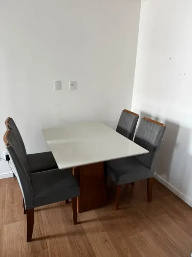 Conjunto sala de jantar com 4 cadeiras