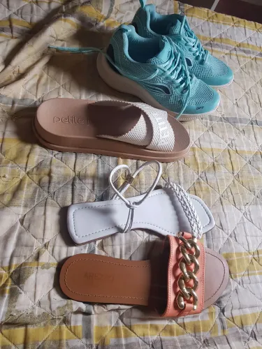 Sapatos semi novos
