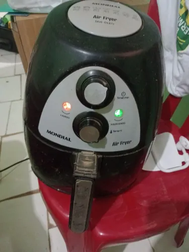 Vendo essa efray ela só não esquenta..conservada ela liga. Valor 100 .