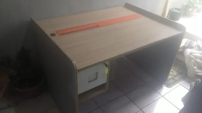 Mesa de escritório de madeira 