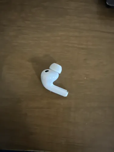 AirPods Pro 3 lado esquerdo 