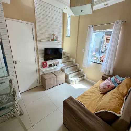 Oportunidade! Casa duplex no Monte Prince II, móveis projetados e piso porcelanato