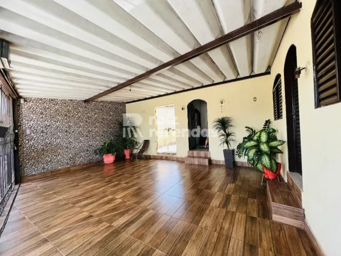 Casa à venda no Setor Centro Oeste | Lote de 350 m² e edícula