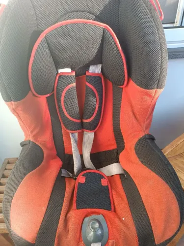 Cadeirinha Infantil Para Carro e Balanço de madeira 