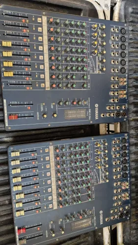 Mesa de som Yamaha