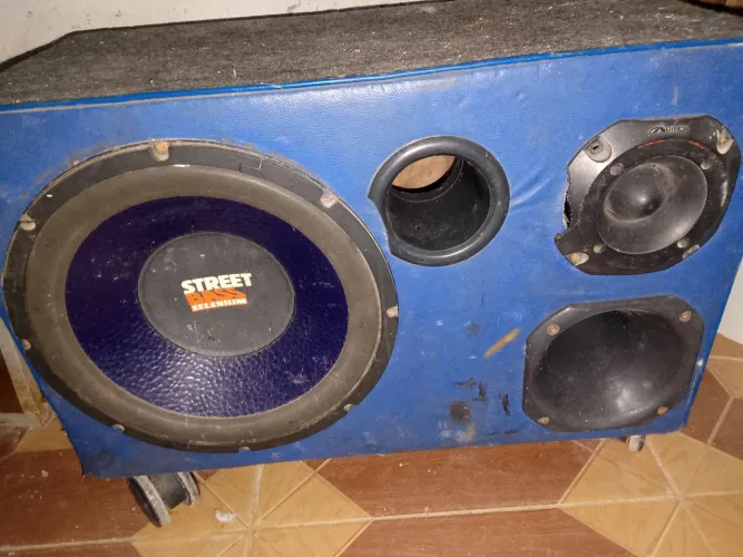 Vendo caixote completo