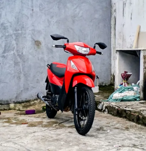 Moto ideal pra quem procura praticidade e economia 