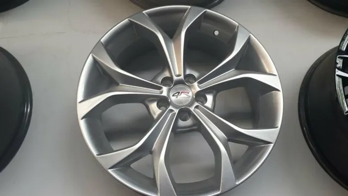 Roda aro 18 Europeu Prata Volkswagen Fox 5X100 jogo novo