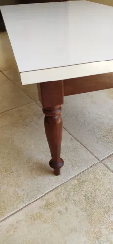 Mesa de centro em estilo Provençal