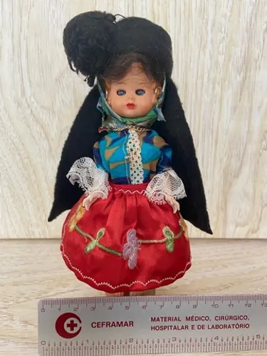 Boneca portuguesa anos 70