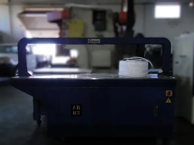 Arqueadora de fita Cyklop DBA 215 