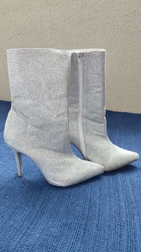 Bota com glitter prata