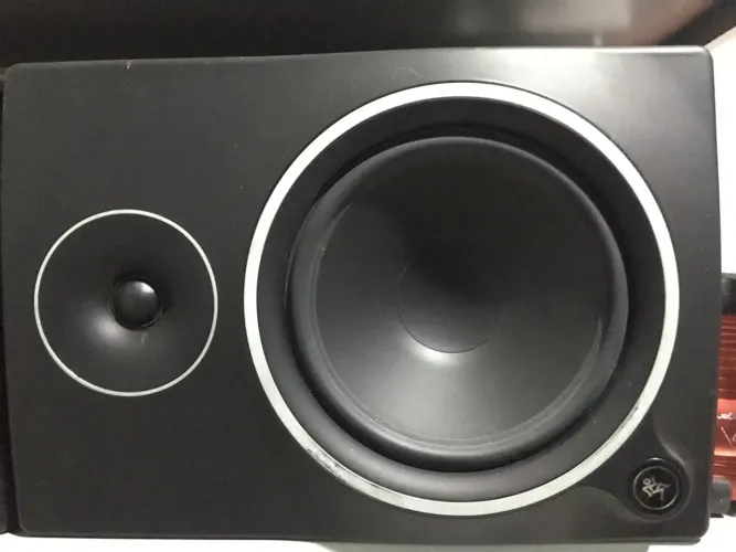 Par de monitores mackie Mr8 mk3