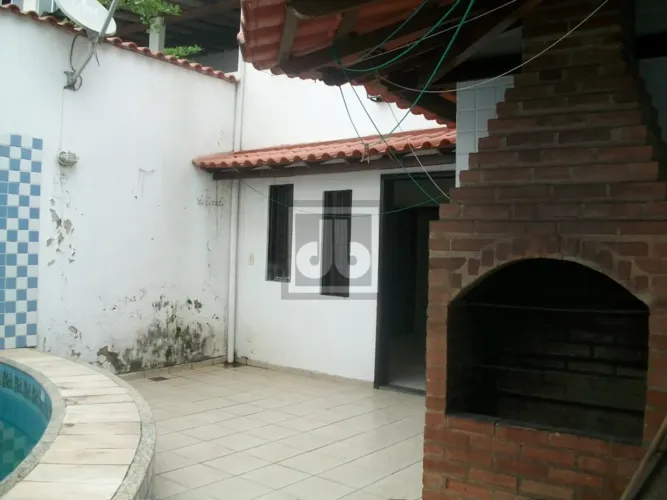 Ilha do Governador - Portuguesa - Casa Triplex - Vazia - Piscina - Sala - 5 Quartos (Suíte