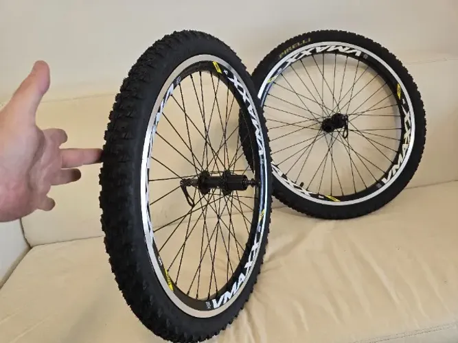 Par de rodas - Aro 24 - Cubos Shimano Alívio + Aros Vmaxx + Pneus Pirelli + Câmeras kenda