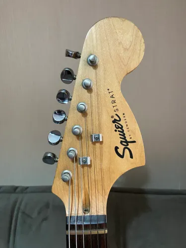 Guitarra Squier Strat - Crafted in Indonesia