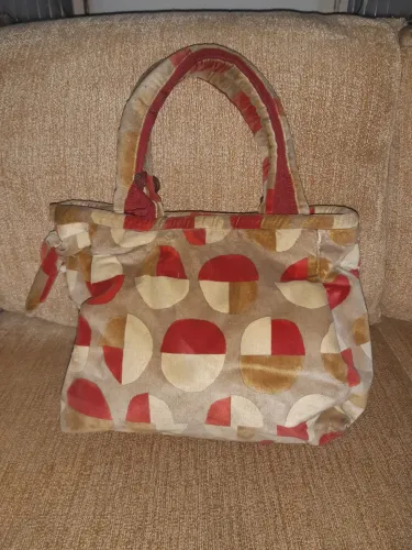 Bolsa Stella Esteban Italy design geométrico e cores vibrantes