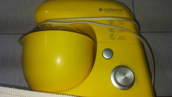 Batedeira Cadence Colors Amarela