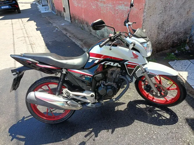 Titan S pouco rodada