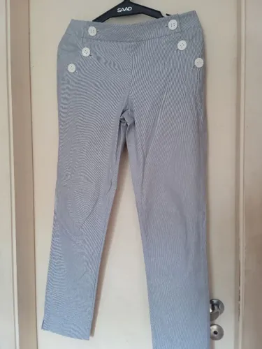 Calça Social Listrada com Detalhes