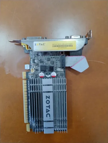 Placa de vídeo Zotac G210