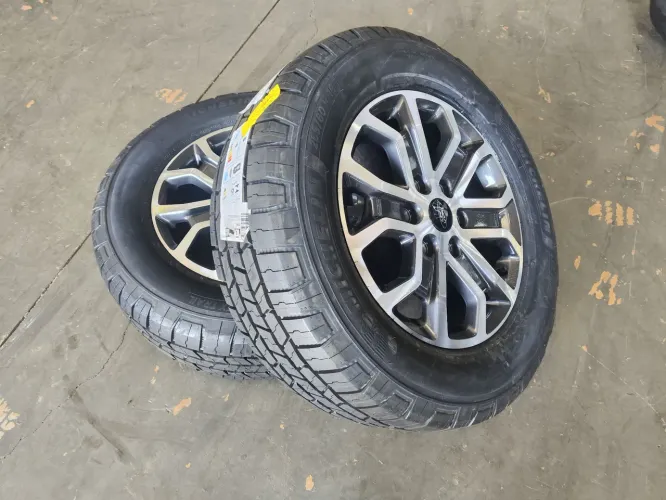RODA ARO 18 ORIGINAL FORD RANGER LIMITED 2025 PNEU ZERO À BASE DE TROCA