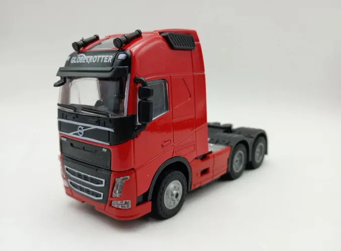 Miniatura Caminhão Volvo FH Trucado Com Luz e Som Escala 1/50 Vermelho