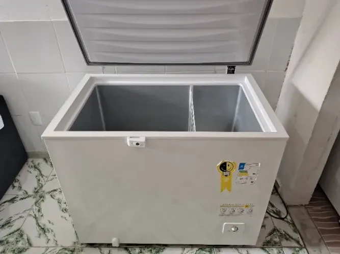 Freezer Horizontal Electrolux de 314L de capacidade, com menos de um ano de uso.