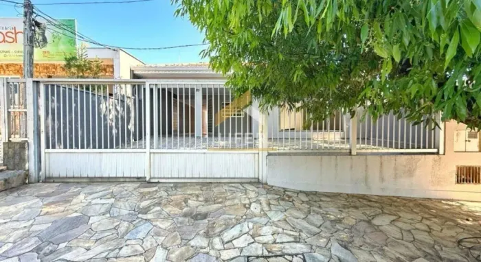 Casa com Piscina a venda