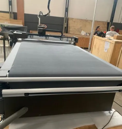 MESA DE CORTE DIGITAL MYJET 2516 - FACA OSCILANTE + FRESA + VINCO