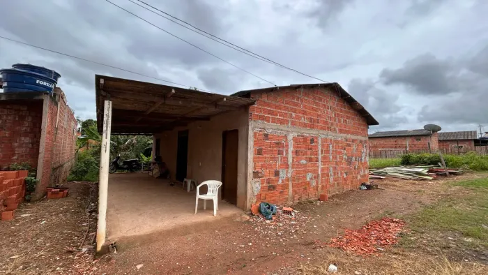 Casa a venda na parte alta 