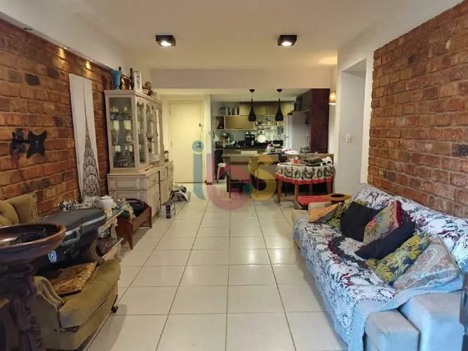 VENDO APARTAMENTO GARDEN 4/4 FRENTE AO MAR AVENIDA 2 DE JULHO
