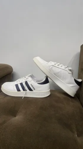 Tênis adidas branco 