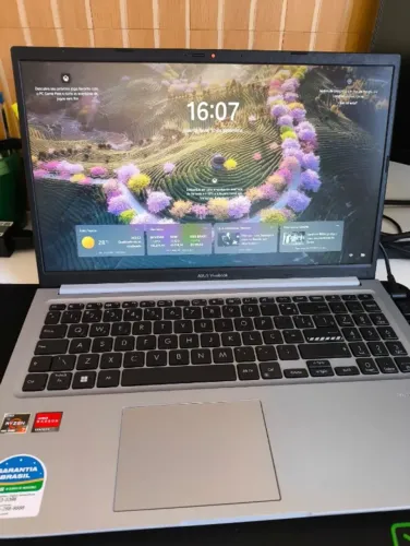 Notebook ASUS Vivobook Go 15 E1504 AMD RYZEN 5 7520U 8GB Ram 512GB SSD