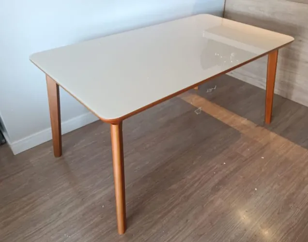 Mesa de jantar pés aranha em madeira maciça