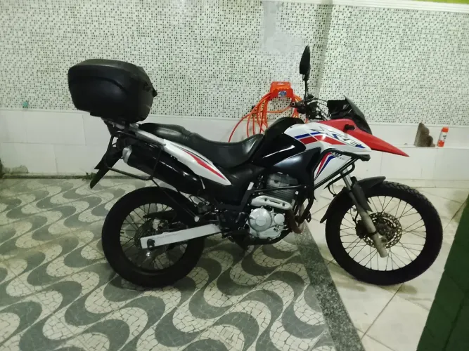 XRE 300 capitão América 