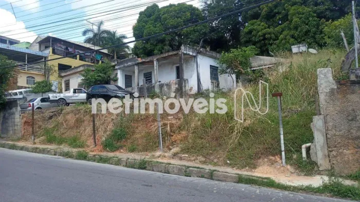 Localizado a menos de 07 minutos do Rodoanel, com supermercados, Bancos