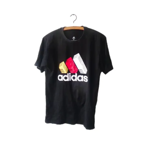 Camiseta da Adidas Na cor Black.
