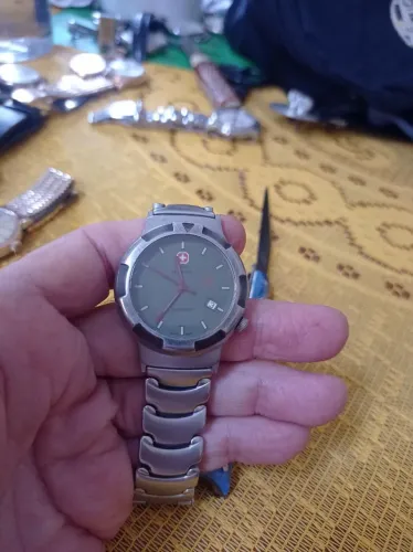 SWISS MILITARY SAPPHIRE a quartz maravilhoso e raro